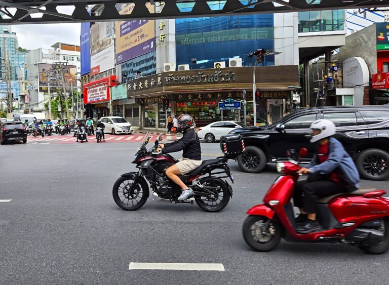 Honda CB500X in Bangkok traffic - is a 500cc motorcycle too big for bangkok